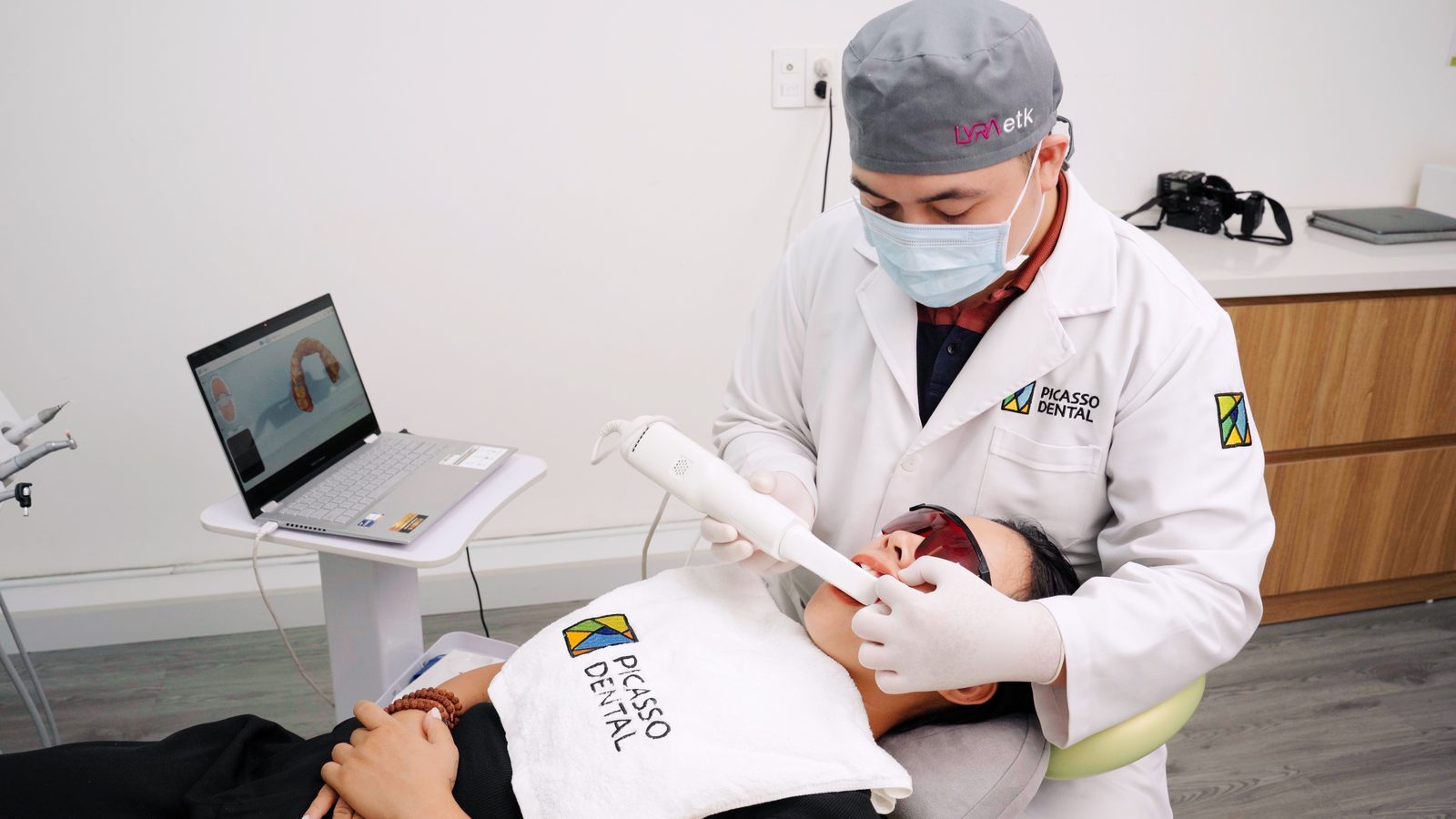 Treatment room at Picasso Dental Da Nang